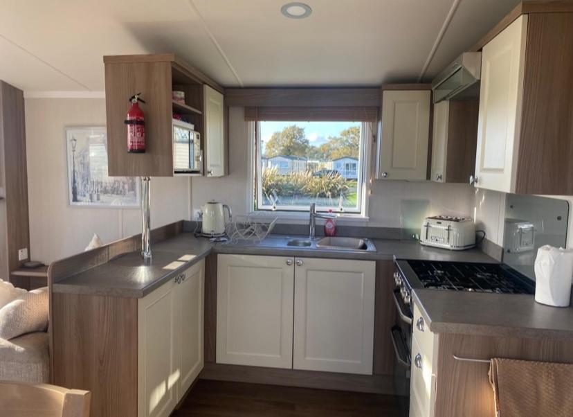 Caravan Church Farm Holiday Village Pagham Dış mekan fotoğraf